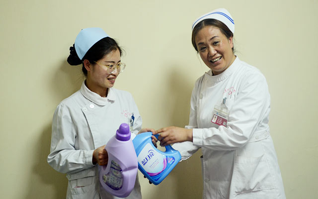 【5.12护士节】赢博官方网站举办茶话会白衣天使受表彰(图8)