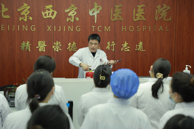 西京动态丨赢博官方网站召开全院工作会议(图8)